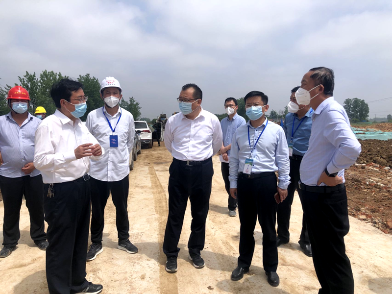 六安市委常委、常務(wù)副市長(zhǎng)劉洪潔赴G237項(xiàng)目督導(dǎo)疫情防控及復(fù)工復(fù)產(chǎn)