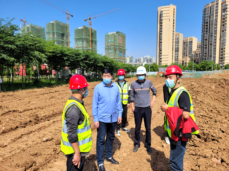六安市重點工程建設管理處黨組書記、主任陳斌到長安路南延項目調(diào)研復工復產(chǎn)工作