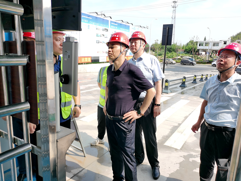 公司黨委副書(shū)記、總經(jīng)理張俊一行到桃花科創(chuàng)產(chǎn)業(yè)園項(xiàng)目調(diào)研指導(dǎo)工作1