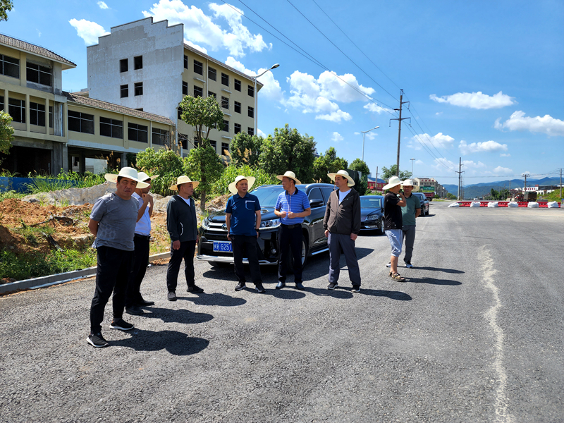 池州市交通運(yùn)輸局黨組書(shū)記、局長(zhǎng)毛萬(wàn)青赴G530查橋至牛磯段01標(biāo)調(diào)研2