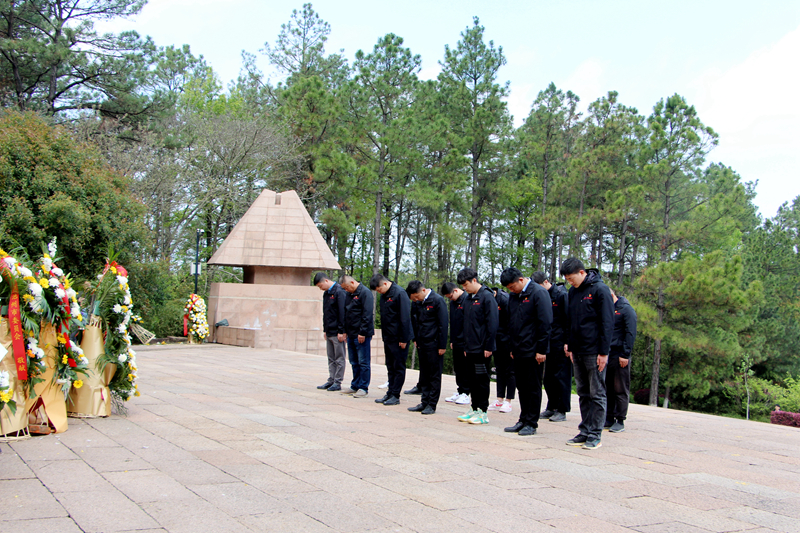 池州片區(qū)項(xiàng)目黨支部聯(lián)合開(kāi)展“清明祭英烈，奮進(jìn)向未來(lái)”主題黨日活動(dòng) (2)